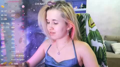 Snapshot of sweeet_bee chatting on December 5, 10:55 am Melisa online show from December 5, 10:55 am