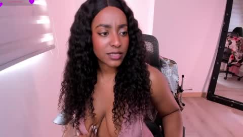 Snapshot of sweer_oshun chatting on May 8, 7:19 pm Evangeline online show from May 8, 7:19 pm