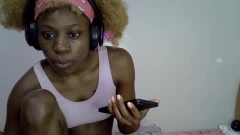 Snapshot of sweest_caster chatting on July 17, 12:06 am Sweetest doll online show from July 17, 12:06 am