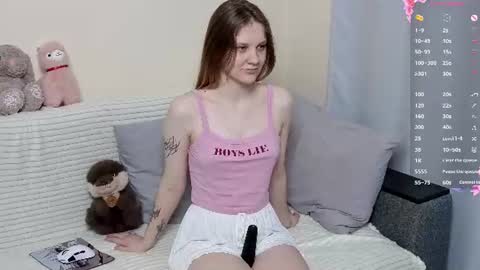 Snapshot of sweet1e_baby chatting on July 1, 8:19 pm sweet1e_baby online show from July 1, 8:19 pm