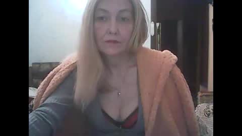 Snapshot of sweet4blonde67 chatting on December 13, 5:10 pm sweet4blonde67 online show from December 13, 5:10 pm