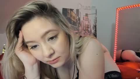 Snapshot of sweet4you1992 chatting on January 3, 8:32 am Anne Marie online show from January 3, 8:32 am