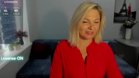 Snapshot of sweet___margaret chatting on October 13, 12:05 pm Margaret  online show from October 13, 12:05 pm