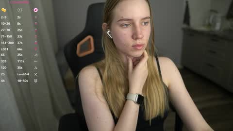 Snapshot of sweet__michelle chatting on April 2, 10:40 pm Michelle online show from April 2, 10:40 pm