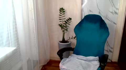 Snapshot of sweet__mooon chatting on December 14, 6:35 am sweet__mooon online show from December 14, 6:35 am