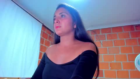 Snapshot of sweet_and_hot_alaia chatting on September 26, 3:43 am sweet and hot alaia online show from September 26, 3:43 am