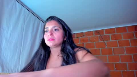 Snapshot of sweet_and_hot_alaia chatting on October 9, 5:49 am sweet and hot alaia online show from October 9, 5:49 am