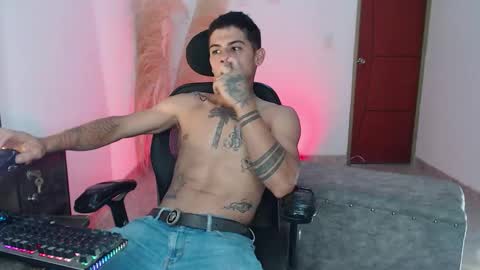 Snapshot of sweet_angel25 chatting on October 3, 9:23 pm sweet_angel25 online show from October 3, 9:23 pm