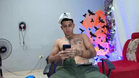 Snapshot of sweet_angel25 chatting on October 17, 11:07 pm sweet_angel25 online show from October 17, 11:07 pm