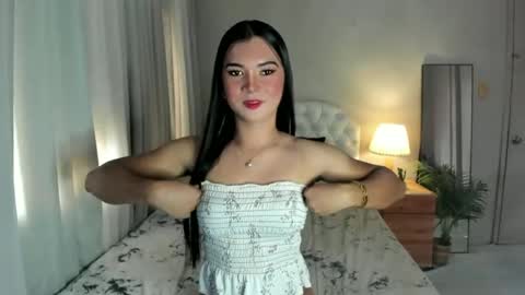 Snapshot of sweet_angel985251 chatting on June 14, 11:51 pm SweetAangel online show from June 14, 11:51 pm