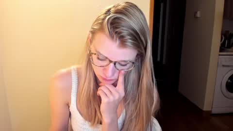 Snapshot of sweet_angel_a chatting on December 14, 2:01 am Ann - your sweet girl online show from December 14, 2:01 am