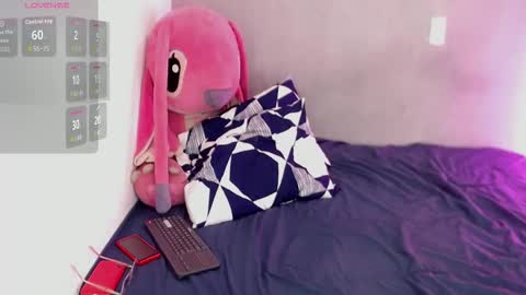 Snapshot of sweet_angel_med chatting on February 11, 9:25 am sweet angel online show from February 11, 9:25 am