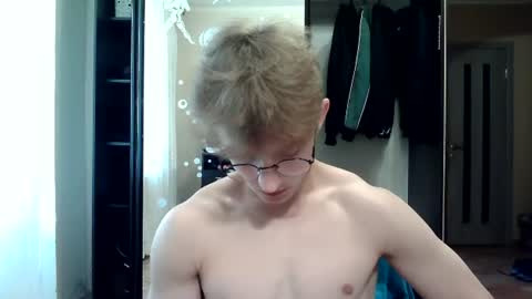Snapshot of sweet_boy06 chatting on June 24, 9:52 am Sweet boy06 online show from June 24, 9:52 am