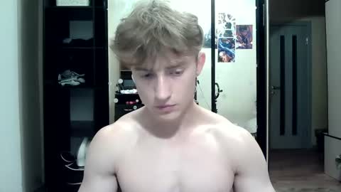Snapshot of sweet_boy06 chatting on June 24, 9:58 pm Sweet boy06 online show from June 24, 9:58 pm