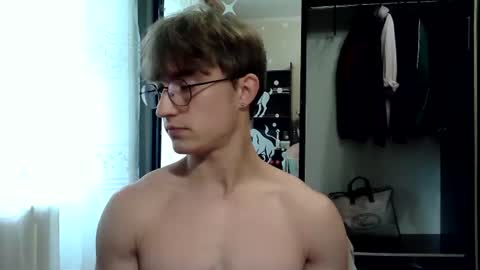 Snapshot of sweet_boy06 chatting on July 6, 10:23 am Sweet boy06 online show from July 6, 10:23 am