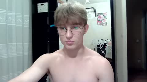 Snapshot of sweet_boy06 chatting on July 9, 7:51 pm Sweet boy06 online show from July 9, 7:51 pm