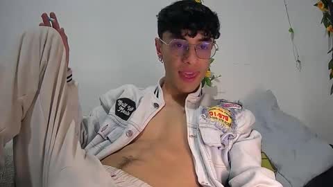 sweet_boy2224 online show from January 16, 5:11 am