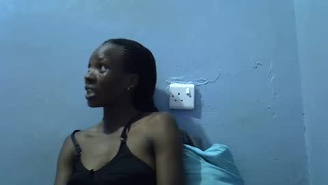 Snapshot of sweet_candie01 chatting on May 5, 6:43 am sweet_candie01 online show from May 5, 6:43 am