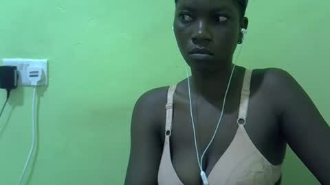 sweet_cherie1 online show from April 12, 11:21 pm