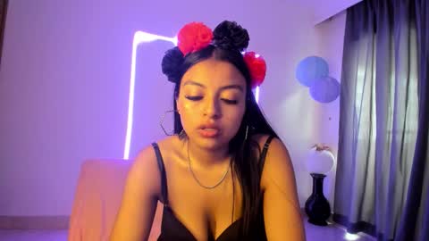 Snapshot of sweet_cinamon69 chatting on December 16, 7:30 pm Canela online show from December 16, 7:30 pm