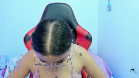 sweet_coral_ online show from March 9, 10:30 am