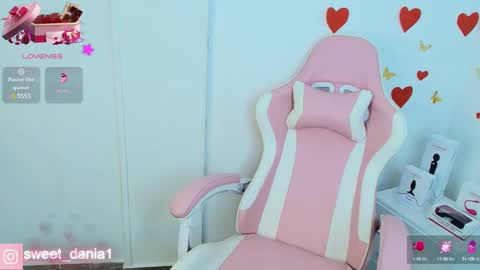 sweet_dania_ online show from February 23, 5:23 am