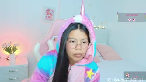 sweet_dania_ online show from October 1, 4:40 am