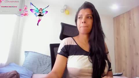 Snapshot of sweet_dreamses chatting on June 18, 2:43 pm Kendra online show from June 18, 2:43 pm