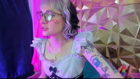  emmili  online show from January 10, 3:16 pm