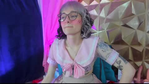  emmili  online show from January 17, 3:11 pm