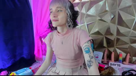  emmili  online show from January 18, 12:15 pm