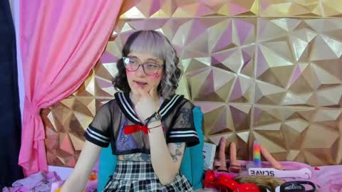  emmili  online show from February 8, 6:12 pm