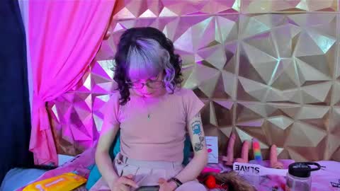  emmili  online show from February 20, 3:19 pm