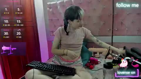  emmili  online show from November 14, 12:15 pm