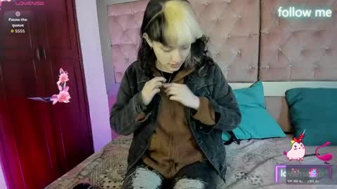  emmili  online show from April 9, 12:21 pm