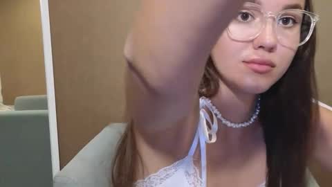 Snapshot of sweet_haeven chatting on October 20, 3:12 pm Im Mia.LOVELY PATTERNS 100 120 160 200 my toy buzzes from 2 tip online show from October 20, 3:12 pm