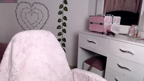 Hannah online show from April 26, 3:26 am