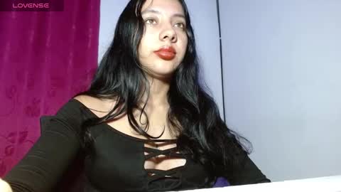 Snapshot of sweet_isaa chatting on December 29, 3:54 am Hello welcome to my room - follow me please online show from December 29, 3:54 am