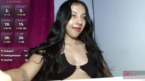 Snapshot of sweet_isaa chatting on February 7, 5:52 am Hello welcome to my room - follow me please online show from February 7, 5:52 am