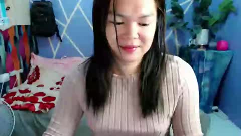 Snapshot of sweet_kendallxxxx chatting on December 23, 2:13 am Nicahhh online show from December 23, 2:13 am