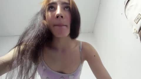 Snapshot of sweet_kitty_777 chatting on May 14, 8:43 am sweet_kitty_777 online show from May 14, 8:43 am