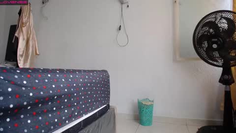 Snapshot of sweet_lady_16 chatting on January 5, 4:16 pm Lady online show from January 5, 4:16 pm