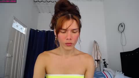 Snapshot of sweet_lady_16 chatting on February 17, 3:20 pm Lady online show from February 17, 3:20 pm