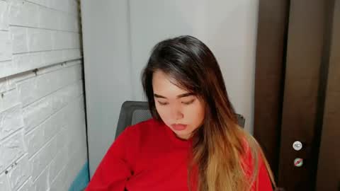 Snapshot of sweet_laika chatting on December 16, 4:23 am LAIKA online show from December 16, 4:23 am