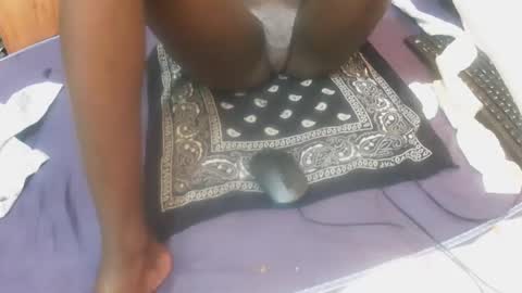 Snapshot of sweet_leen256 chatting on March 10, 7:32 am sweet_leen256 online show from March 10, 7:32 am