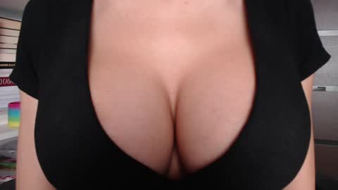 Jen online show from November 3, 7:31 am