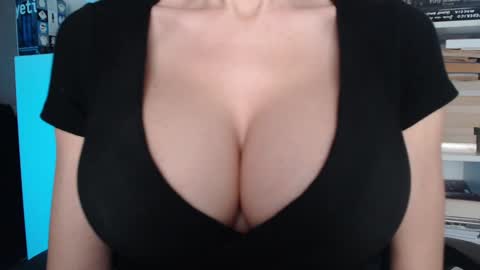 Jen online show from February 25, 5:39 am