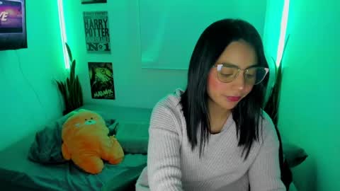 Snapshot of sweet_lina1 chatting on April 21, 12:34 am Lina online show from April 21, 12:34 am