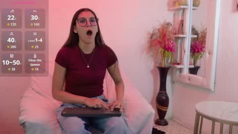 Snapshot of sweet_litle_ chatting on June 3, 11:57 am Mia online show from June 3, 11:57 am