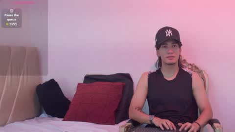 Snapshot of sweet_litle_ chatting on June 15, 12:18 pm Mia online show from June 15, 12:18 pm